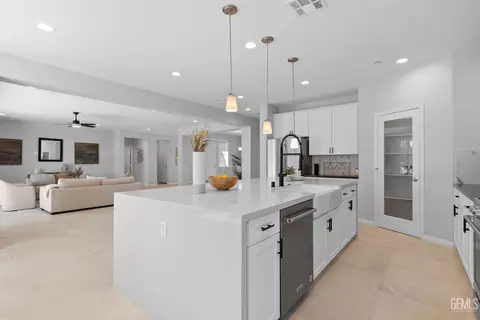 Kitchen - 5804 Levanto St, Bakersfield, CA 93306 photo 4 of 6
