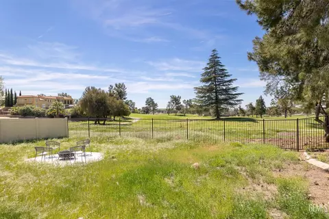 Exterior - 5804 Levanto St, Bakersfield, CA 93306 photo 9 of 11