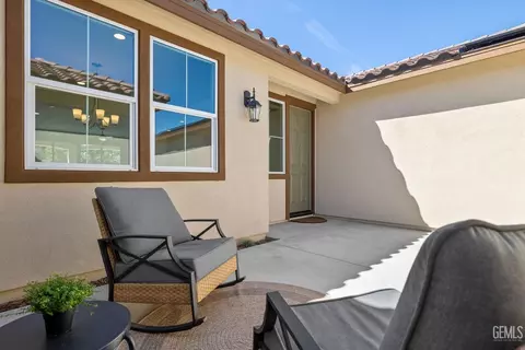 Exterior - 5804 Levanto St, Bakersfield, CA 93306 photo 4 of 11