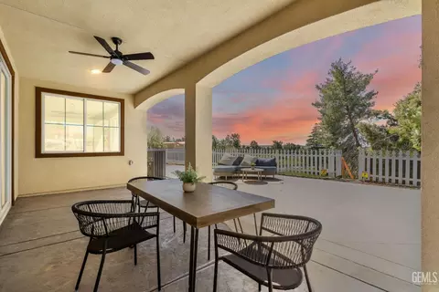 Exterior - 5804 Levanto St, Bakersfield, CA 93306 photo 6 of 11