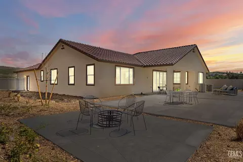 Exterior - 5804 Levanto St, Bakersfield, CA 93306 photo 11 of 11