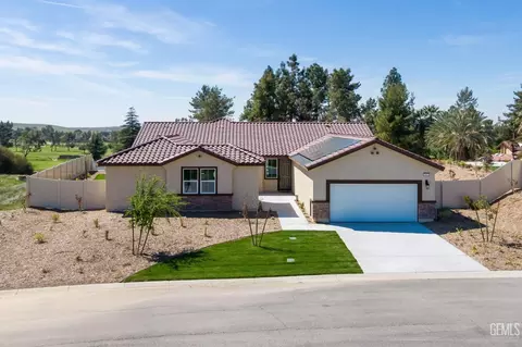 Exterior - 5804 Levanto St, Bakersfield, CA 93306 photo 2 of 11