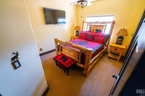 Bedroom - 19211 Walker Basin Rd, Caliente, CA 93518 photo 4 of 6