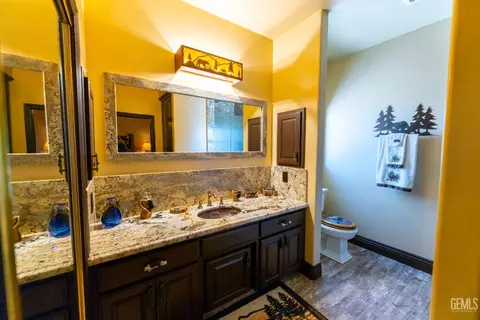 Bath - 19211 Walker Basin Rd, Caliente, CA 93518 photo 5 of 6