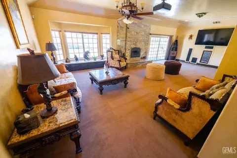 Living - 19211 Walker Basin Rd, Caliente, CA 93518 photo 2 of 2