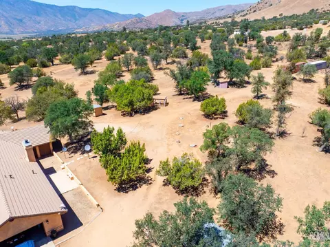 Exterior - 19211 Walker Basin Rd, Caliente, CA 93518 photo 2 of 16