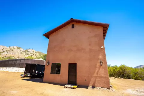 Exterior - 19211 Walker Basin Rd, Caliente, CA 93518 photo 10 of 16