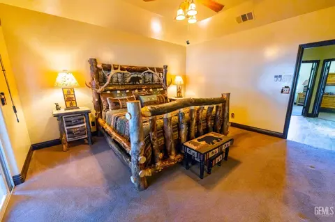 Bedroom - 19211 Walker Basin Rd, Caliente, CA 93518 photo 2 of 6