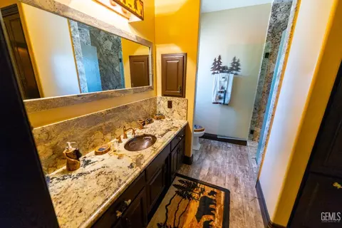 Bath - 19211 Walker Basin Rd, Caliente, CA 93518 photo 4 of 6