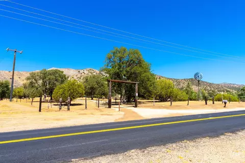 Exterior - 19211 Walker Basin Rd, Caliente, CA 93518 photo 3 of 16