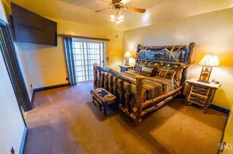 Bedroom - 19211 Walker Basin Rd, Caliente, CA 93518 photo 1 of 6