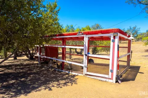 Exterior - 19211 Walker Basin Rd, Caliente, CA 93518 photo 13 of 16