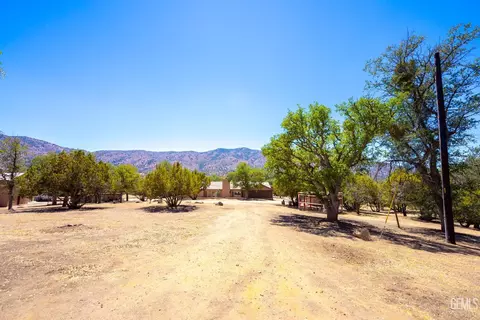 Exterior - 19211 Walker Basin Rd, Caliente, CA 93518 photo 14 of 16