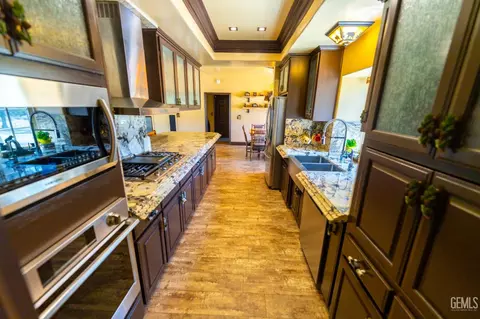 Kitchen - 19211 Walker Basin Rd, Caliente, CA 93518 photo 2 of 4