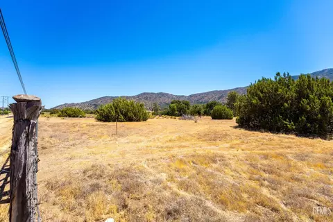 Exterior - 19211 Walker Basin Rd, Caliente, CA 93518 photo 4 of 16