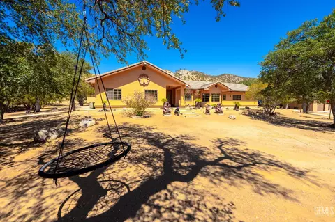 Exterior - 19211 Walker Basin Rd, Caliente, CA 93518 photo 5 of 16