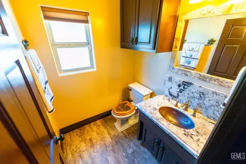 Bath - 19211 Walker Basin Rd, Caliente, CA 93518 photo 2 of 6