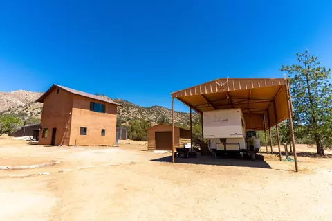 Exterior - 19211 Walker Basin Rd, Caliente, CA 93518 photo 11 of 16