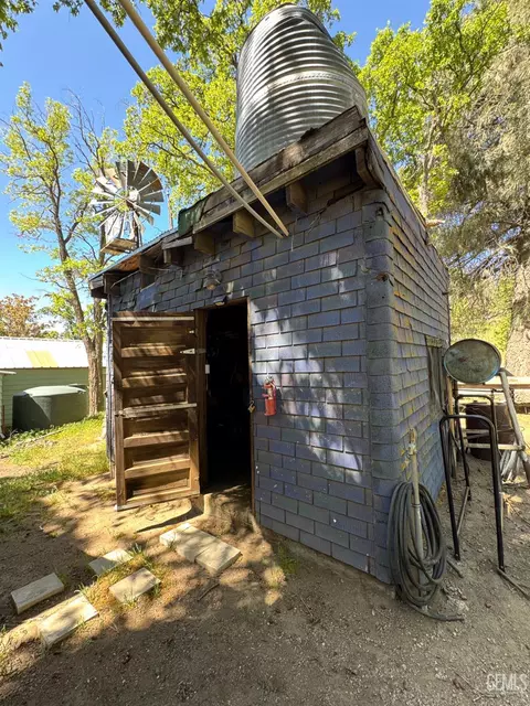 Exterior - 1 Maple Ave, Rosamond, CA 93560 photo 3 of 3