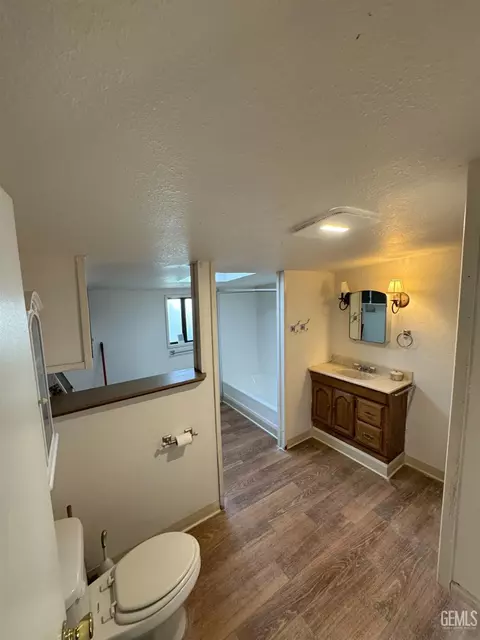 Bath - 1 Maple Ave, Rosamond, CA 93560 photo 2 of 2