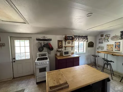 Kitchen - 1 Maple Ave, Rosamond, CA 93560 photo 2 of 4