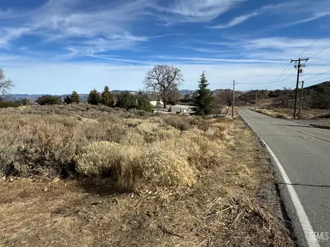 25160 Jacaranda Dr, Tehachapi, CA 93561 photo 2