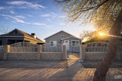 923 Sumner St, Bakersfield, CA 93305