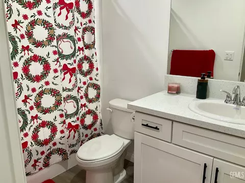 Bath - 1836 Walnut Dr, Arvin, CA 93203 photo 1 of 2