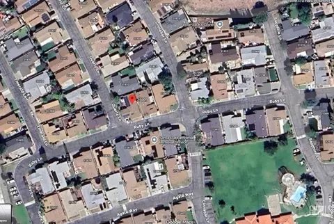 27609 Ruby Ln, Castaic, CA 91384 photo 2