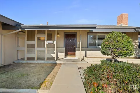 Exterior - 2204 9th St, Wasco, CA 93280 photo 1 of 7
