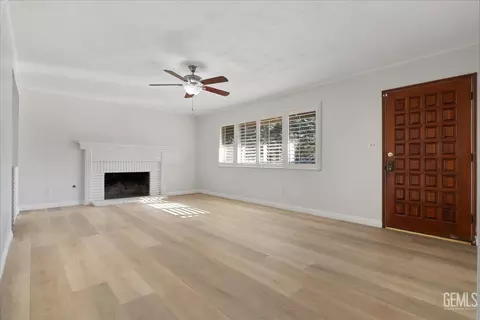 Living - 2204 9th St, Wasco, CA 93280 photo 2 of 3