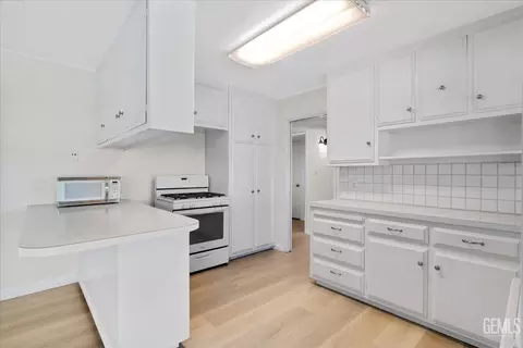 Kitchen - 2204 9th St, Wasco, CA 93280 photo 2 of 3