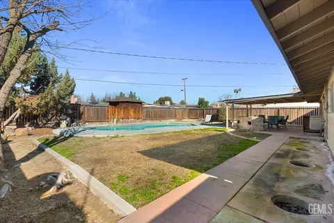 Exterior - 2204 9th St, Wasco, CA 93280 photo 2 of 7