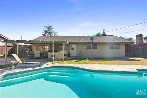 Exterior - 2204 9th St, Wasco, CA 93280 photo 4 of 7