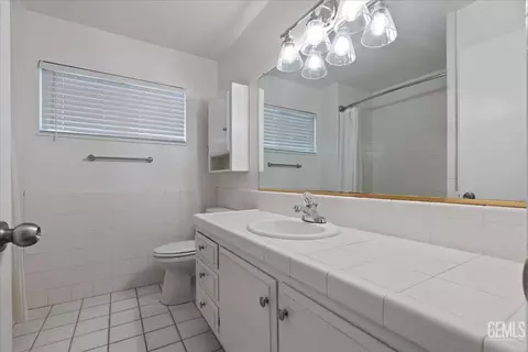 Bath - 2204 9th St, Wasco, CA 93280 photo 1 of 2