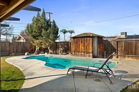 Exterior - 2204 9th St, Wasco, CA 93280 photo 6 of 7