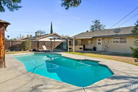 Exterior - 2204 9th St, Wasco, CA 93280 photo 3 of 7