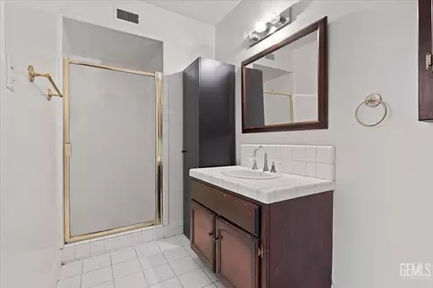Bath - 2204 9th St, Wasco, CA 93280 photo 2 of 2