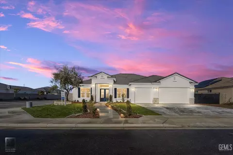 16718 Pinecrest Ct, Bakersfield, CA 93314