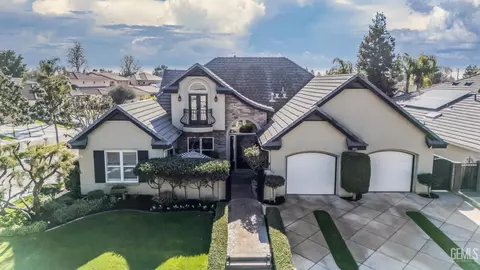 11201 Moorgate St, Bakersfield, CA 93311