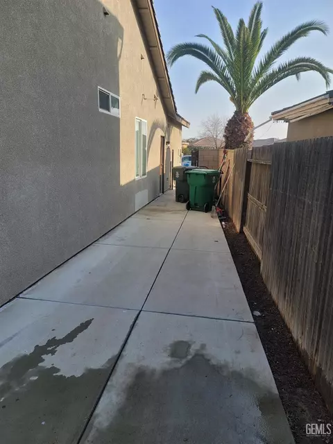 1316 Tesoro Dr, Arvin, CA 93203 photo 5