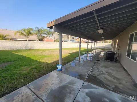 1316 Tesoro Dr, Arvin, CA 93203 photo 4