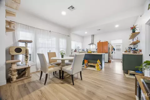 Dining - 1925 Maple Ave, Bakersfield, CA 93304 photo 1 of 1