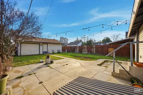 Exterior - 1925 Maple Ave, Bakersfield, CA 93304 photo 5 of 5