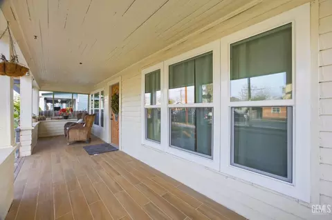 Exterior - 1925 Maple Ave, Bakersfield, CA 93304 photo 2 of 5