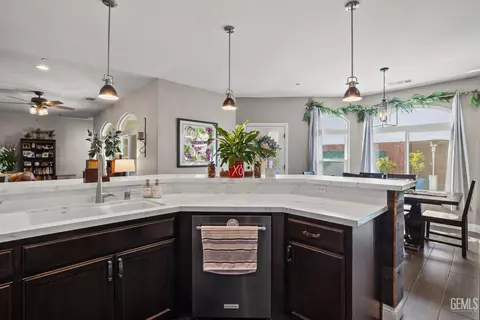 Kitchen - 419 Diamond St, Taft, CA 93268 photo 5 of 5