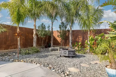 Exterior - 419 Diamond St, Taft, CA 93268 photo 3 of 12