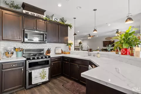 Kitchen - 419 Diamond St, Taft, CA 93268 photo 3 of 5