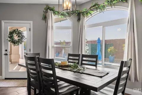 Dining - 419 Diamond St, Taft, CA 93268 photo 2 of 2