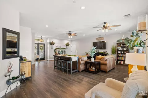 Entry Way - 419 Diamond St, Taft, CA 93268 photo 3 of 6